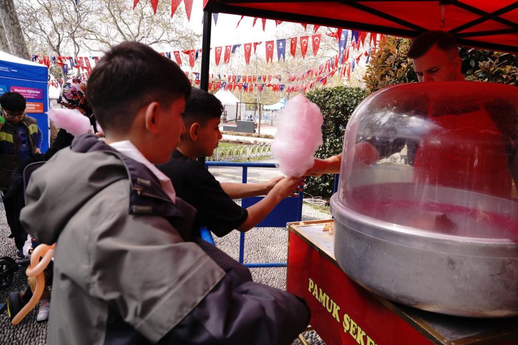 İBB'den Ramazan Bayramı'na özel 'Özgürlük ve Demokrasi Şenliği' başladı 13